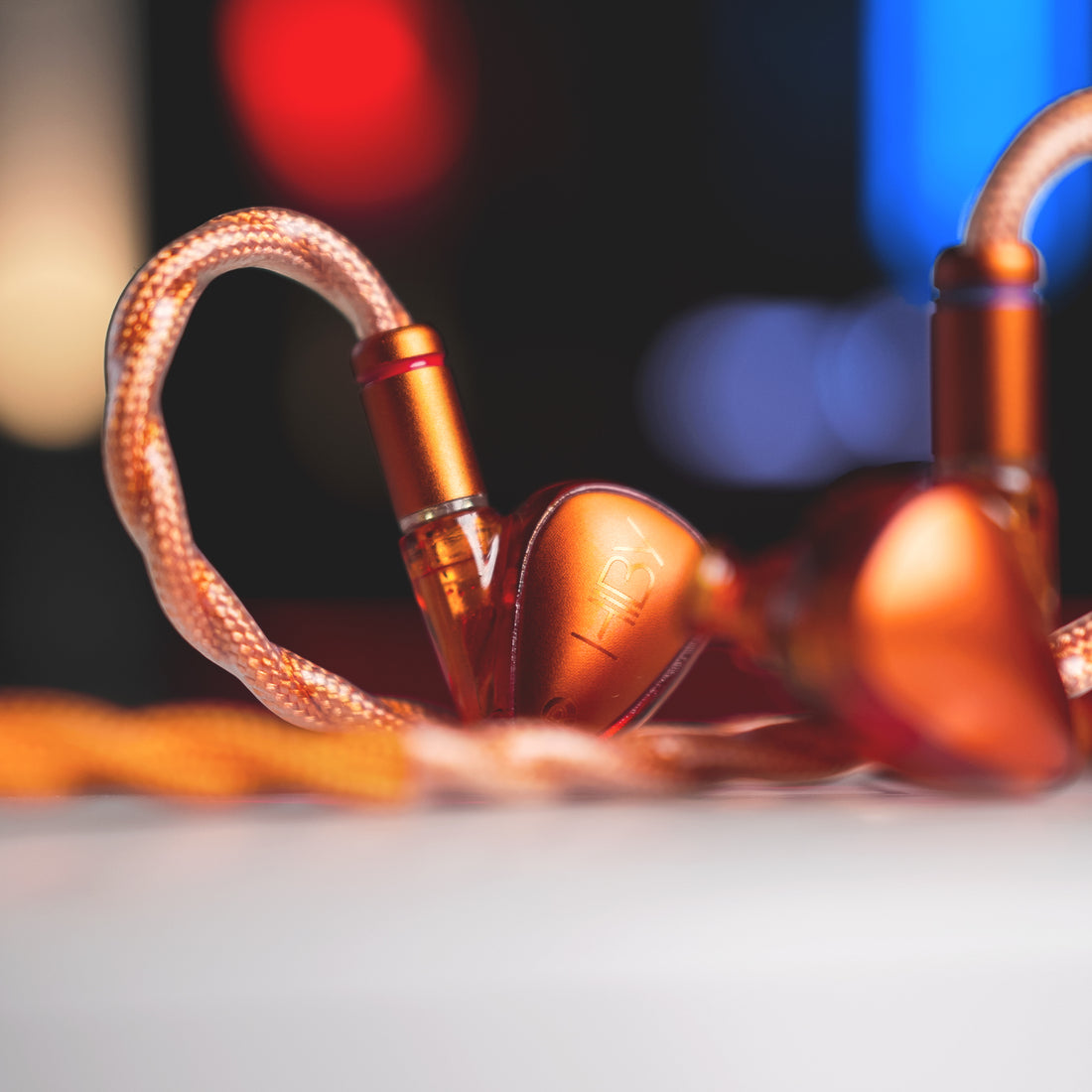 Hiby Yula – IEM yang cantik dengan suara menawan